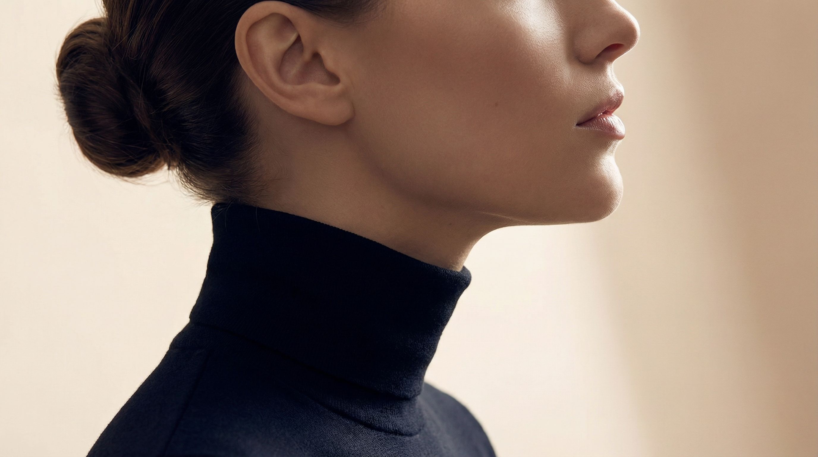 Woman profile showing defined jawline and facial contour